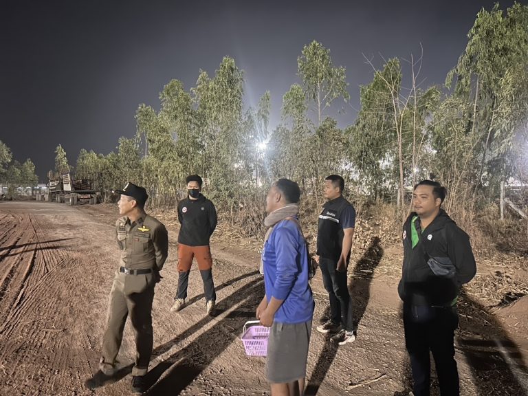 ตรวจเยี่ยมพบปะผู้ขับขี่รถบรรทุกอ้อยที่มารอชั่งนำ้หนักและตรวจจุดเสี่ยงที่อาจเกิดอาชญากรรมและประชาสัมพันธ์การดื่มแอลกอฮอลล์,เล่นการพนัน,ยาเสพติด,สิ่งผิดกฎหมายทุกชนิด ณ บริเวณลานอ้อยด้านนอกและลานอ้อยด้านในโรงงานนำ้ตาลมิตรผล(เกษตรสมบูรณ์)