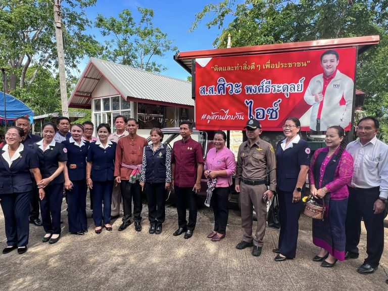 พ.ต.อ.เหนืออภิวัฒน์ ญาติเจริญ ผกก.สภ.บ้านเดื่อร่วมโครงการอำเภอเคลื่อนที่ โดยมีนายอำเภอเป็นประธานในพิธี